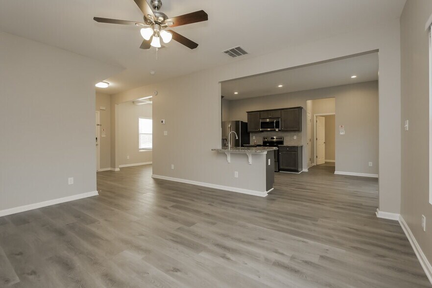 Building Photo - 100 Fairview Dr