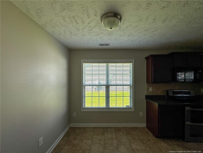 Building Photo - 136 Ivy Stone Dr