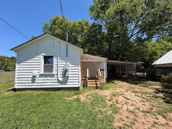 Building Photo - Renovated 1/1 House in East Rome- $995