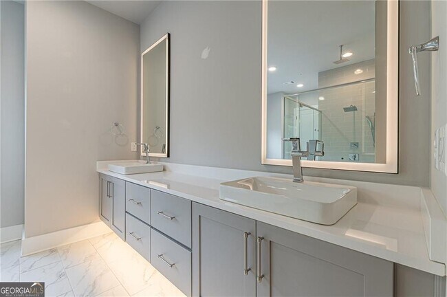 Building Photo - 574 Boulevard Pl NE