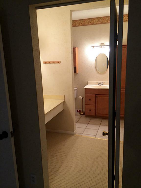 Building Photo - 2100 Tanglewilde St