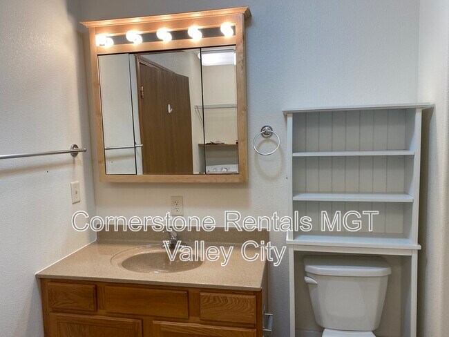 Building Photo - 508 10th Ave SE