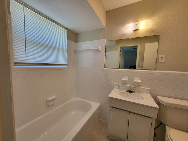 Building Photo - Nachita