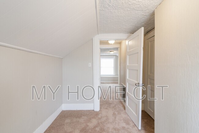 Building Photo - 1017 Holland Ave