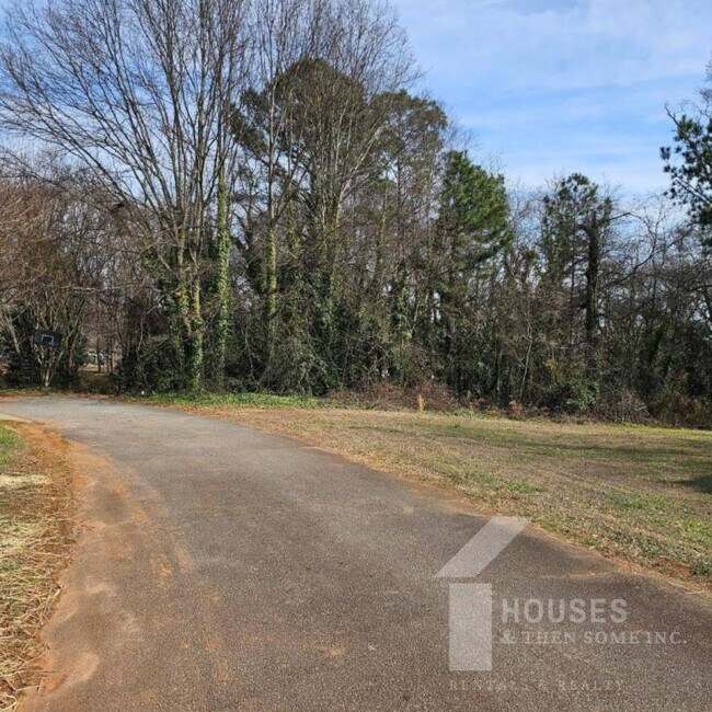 Building Photo - 14 Baggott St