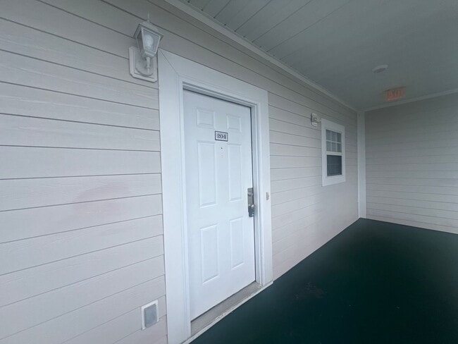 Building Photo - 4868 Dahlia Ct
