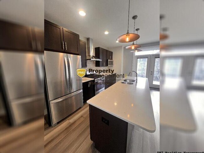 Building Photo - Downtown Indy Townhome!