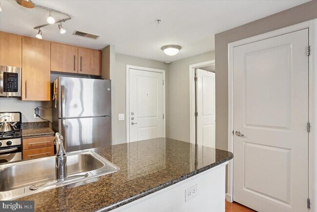 Building Photo - 1021 N Garfield St