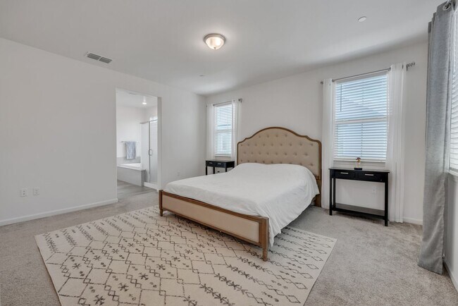 Building Photo - 9310 Mystic Lake Alley