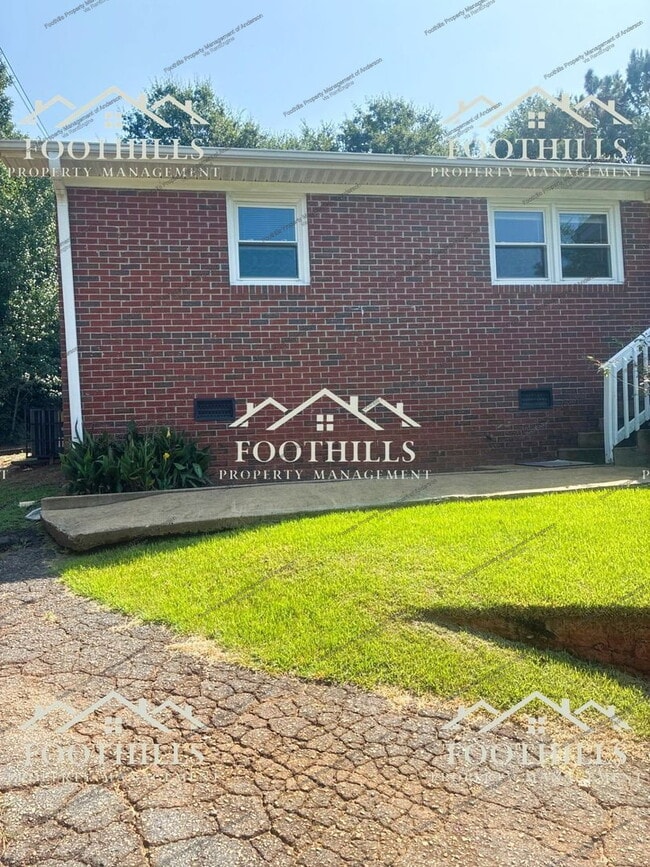 Building Photo - 202 Kennemore St