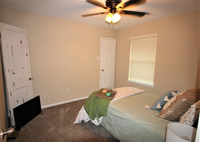 Building Photo - 2409 Avalon Trace Ln