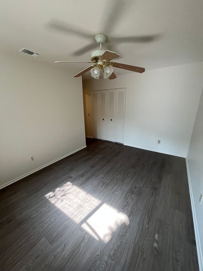 Building Photo - Single Family Home