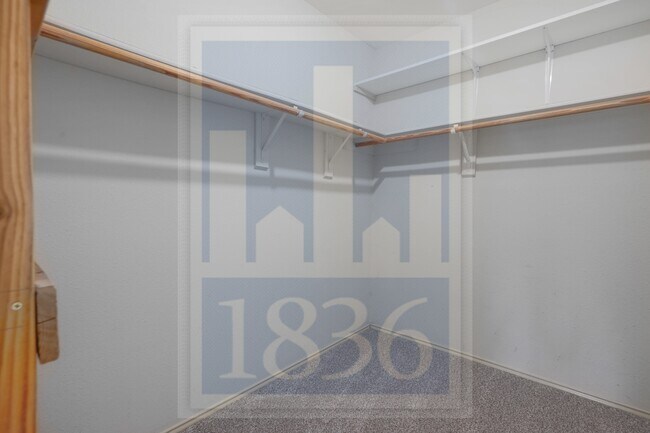 Building Photo - 13210 Vendrell Dr