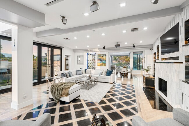 Building Photo - 3420 Blair Dr