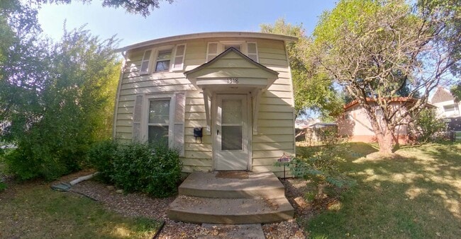 Building Photo - 3D Tour Available - Newer Flooring + Large Fenced-in Yard! Available July 3rd!