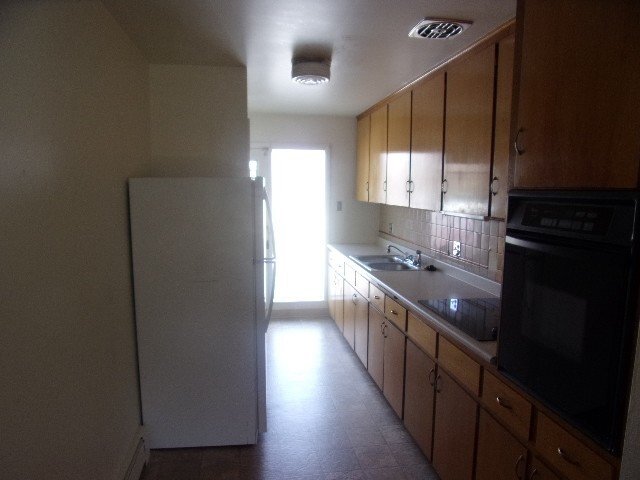 Building Photo - Prime Lakewood Location - 1 Bedroom - (821...