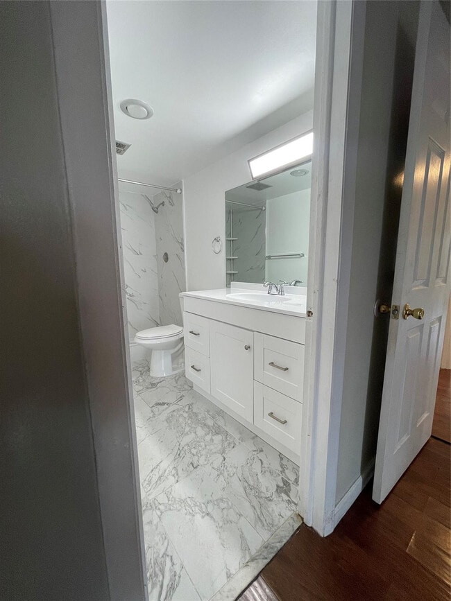 Building Photo - 4158 Inverrary Dr