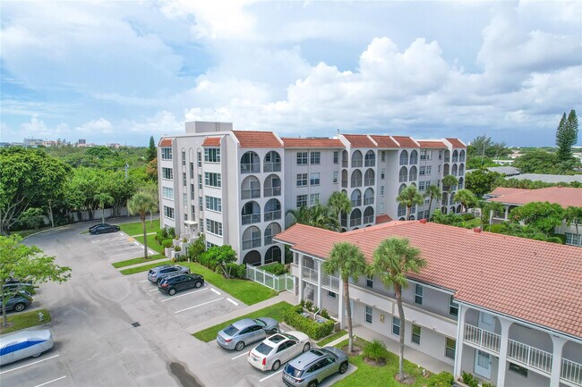 Building Photo - 250 NE 20th St