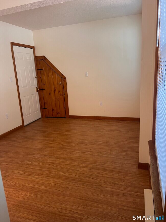 Building Photo - 49 Ledyard Ave