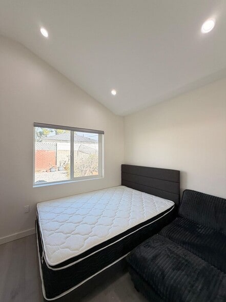 Building Photo - 720 Geneva St