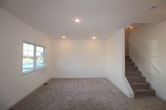 Building Photo - Newer Construction End Unit Townhome Near ...