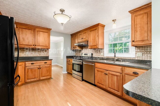Building Photo - 66 Haddam Pl E