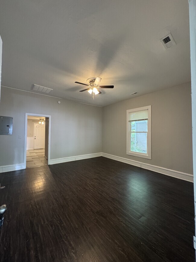 Building Photo - 331 McLin St