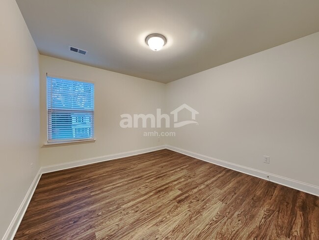 Building Photo - 5180 Hudson Vly Dr
