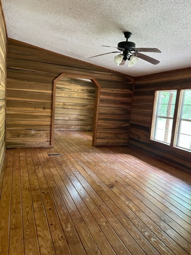 Building Photo - Rustic home in Citronelle