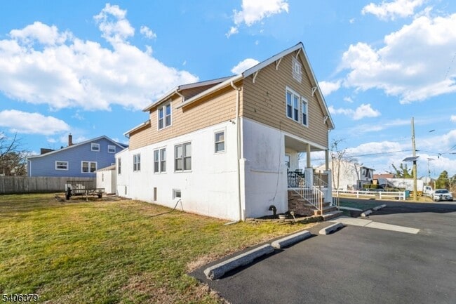 Building Photo - 43 Hillcrest Ave