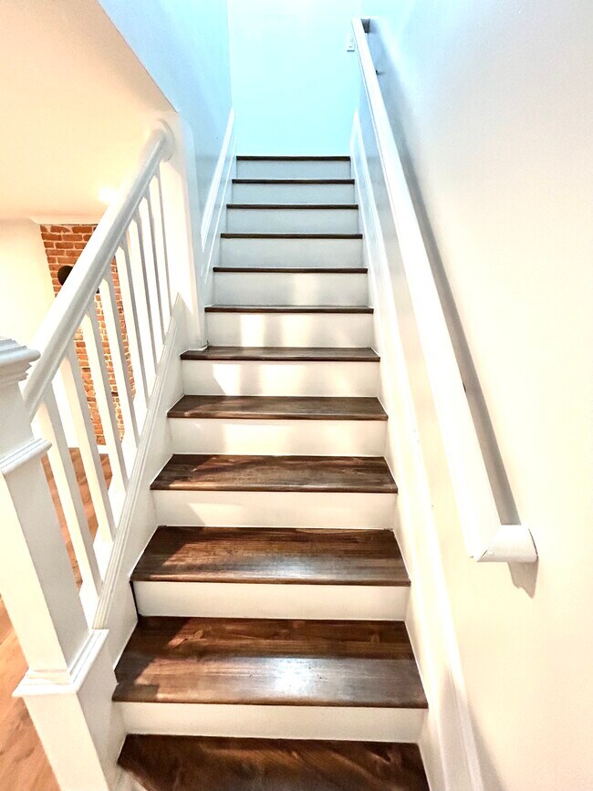 Building Photo - 211 Hawkes Ave