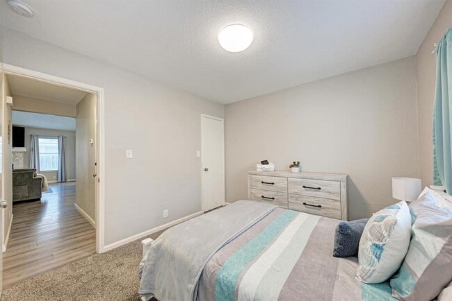 Building Photo - 2022 Balsam Way