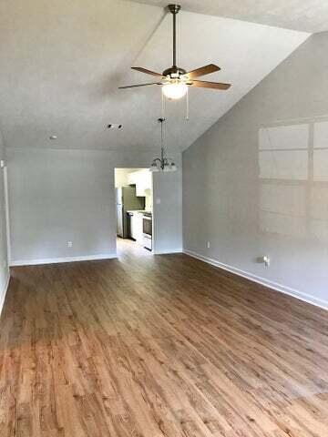 Building Photo - 302 Beech Ln