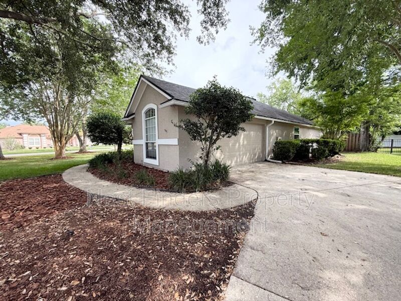 Building Photo - 816 Brookstone Ct