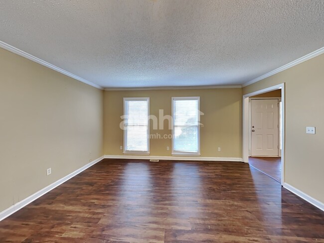 Building Photo - 4825 Old Field Dr NE