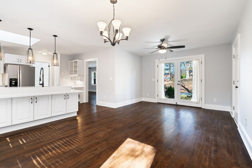 Family Room - 415 Hudson St