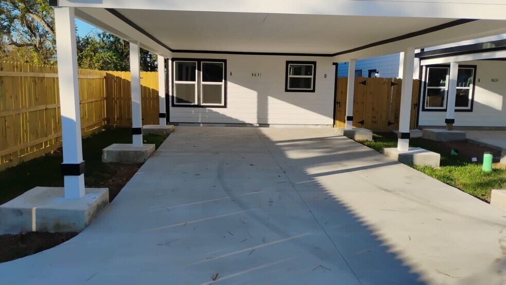 Building Photo - 8639 Peachtree St