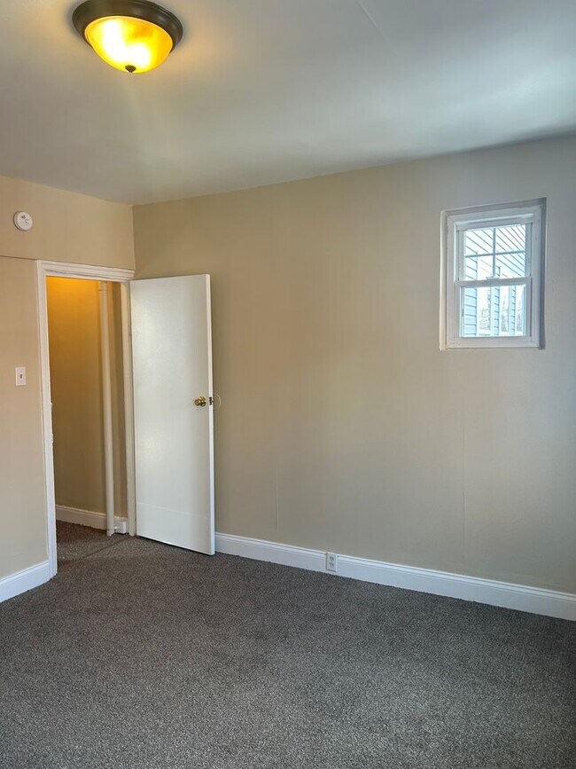 Building Photo - Section 8 considered.  3-bedroom row home in Midtown Harrisburg