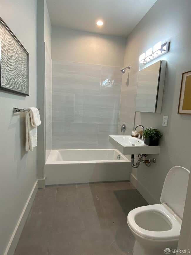 Building Photo - 3945 Judah St