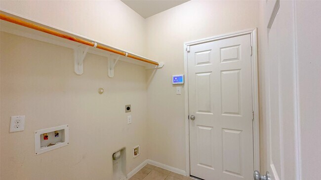 Building Photo - 4106 Mossy Pl Ln