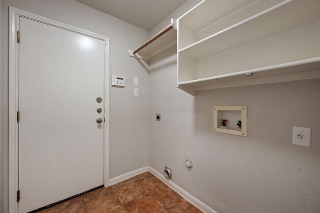 Building Photo - 20305 Kearney Hill Rd