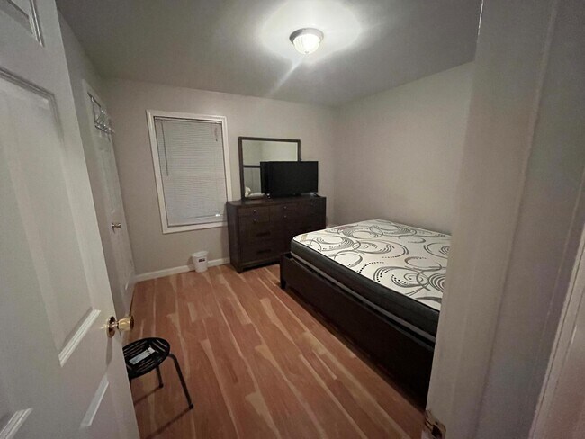 Building Photo - 877 Douglas Ave