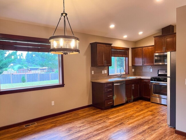 Building Photo - 3 Bed 2 Bath Rambler Gold Bar