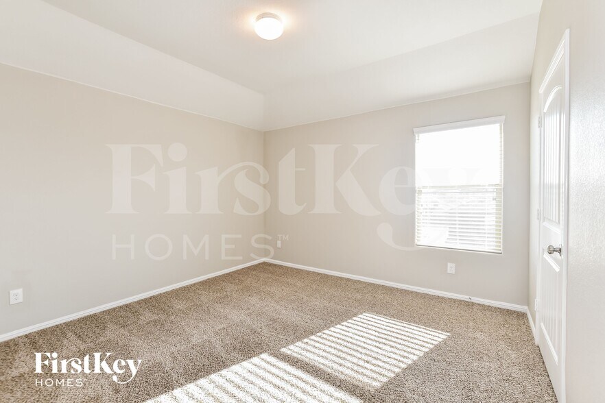 Building Photo - 625 Stanmire Lake Trl