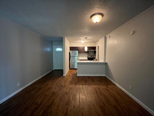 Building Photo - 2Bed/1Bath in Travis Heights