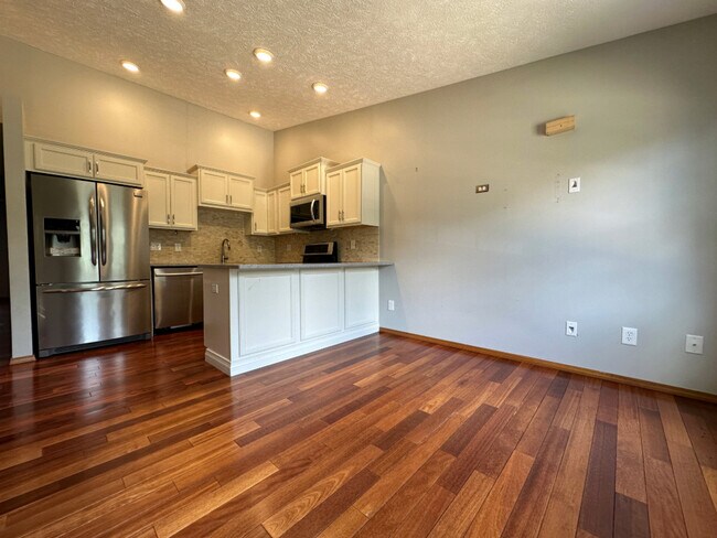 Building Photo - 405 Park Creek Ct