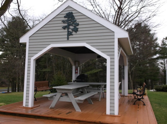 Building Photo - Spacious 2bed / 1bath condo on Pontoosuc Lake with Lake Access