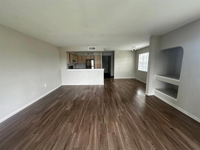 Building Photo - 13929 Fairway Island Dr