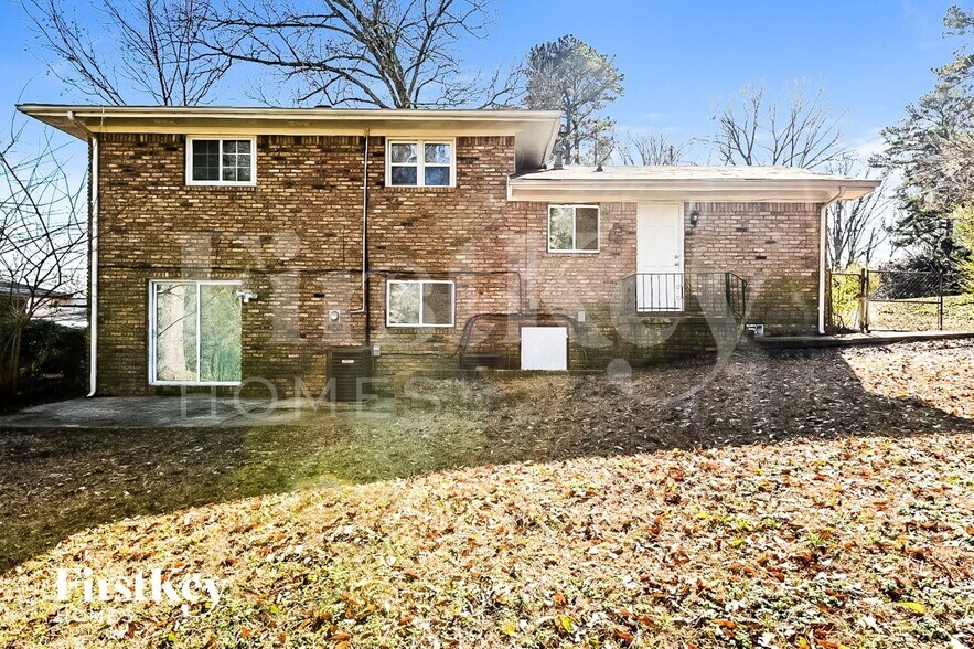 Building Photo - 2216 Clanton Terrace