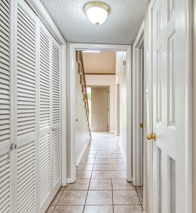 Building Photo - 7914 Gleason Dr